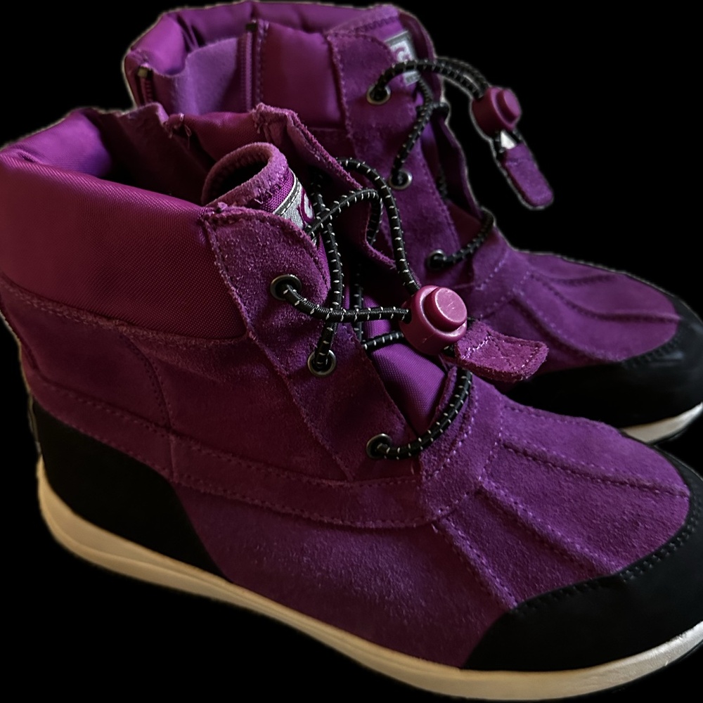 UGG Kids’ Turlock Waterproof Snow Boot